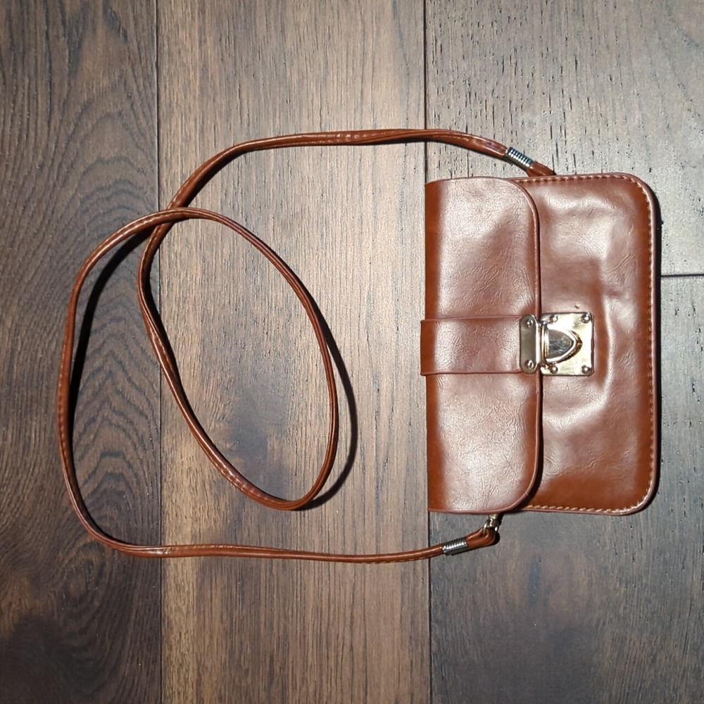 4" x 7" Leather crossbody purse (small) New?